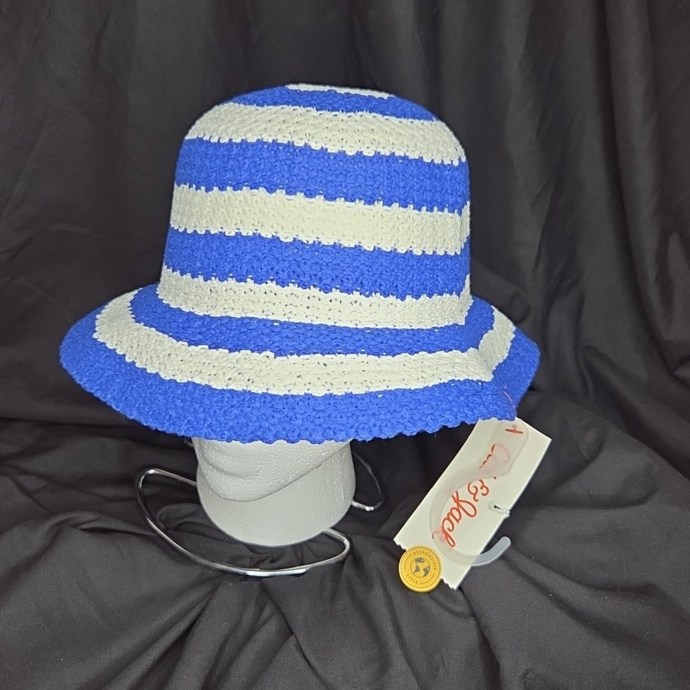 Cat & Jack Girls Bucket Hat Blue and White Strips Summer or Spring Hat